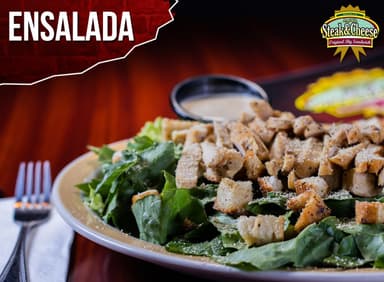 Combo Ensalada César con Pollo + Pan y Bebida