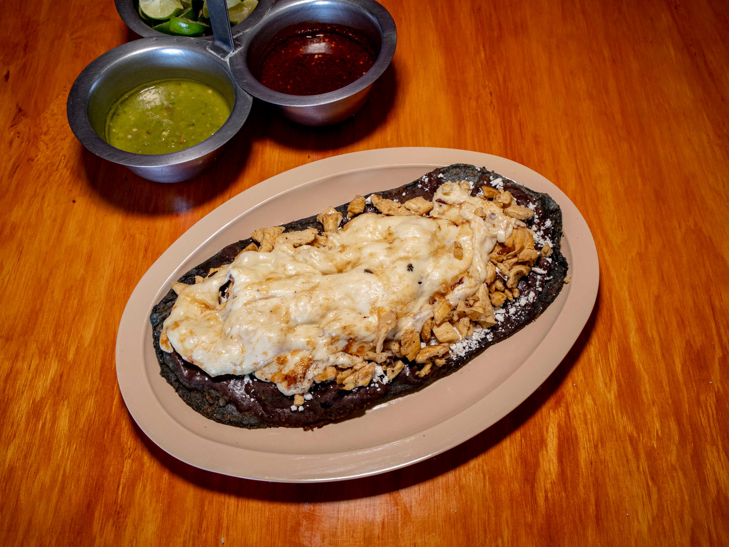 Huarache de Arrachera con Queso