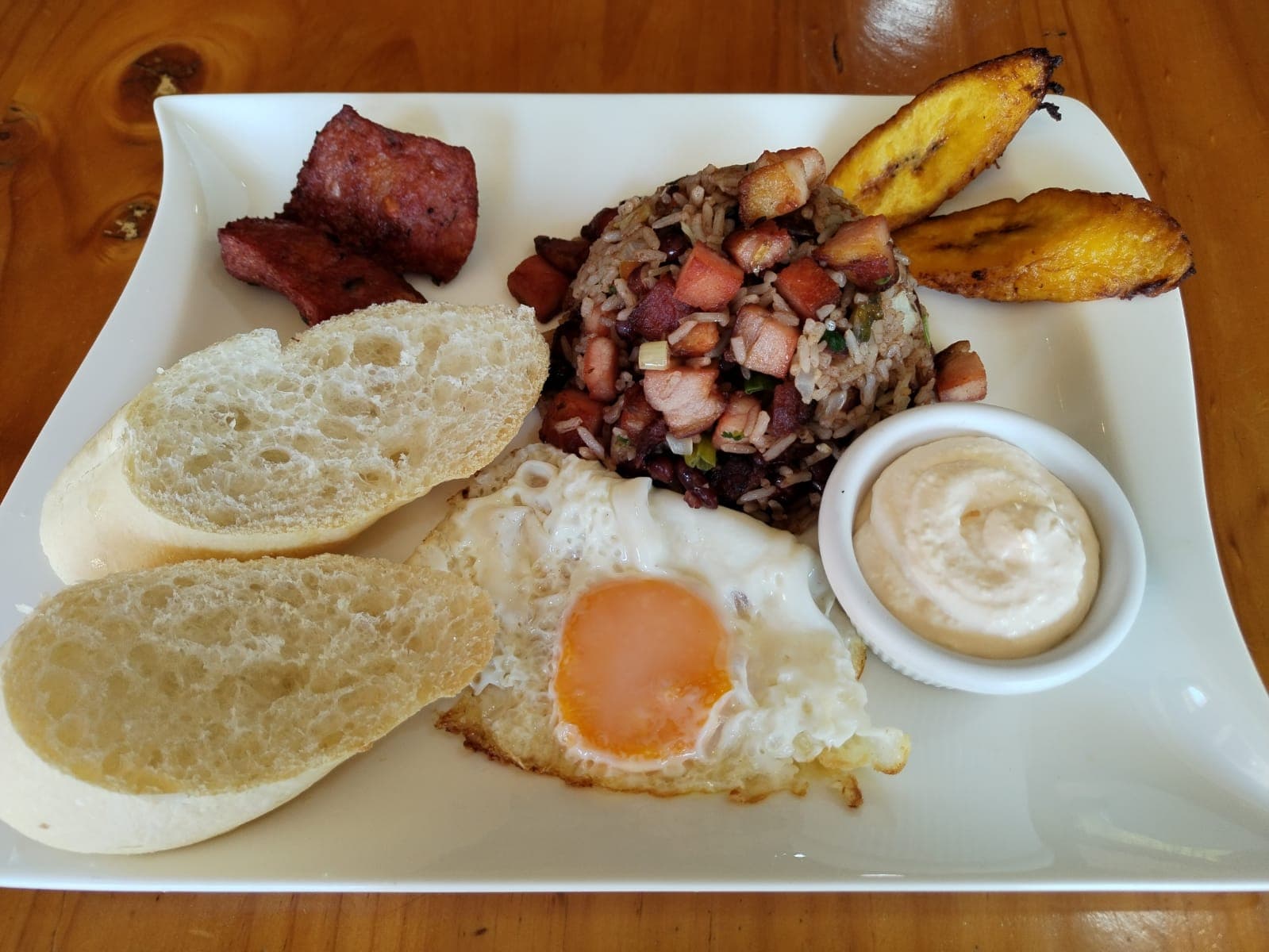 Pinto con Chicharrón