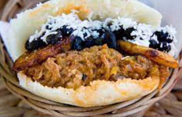 Arepa Venezolana de Pabellón + Bebida