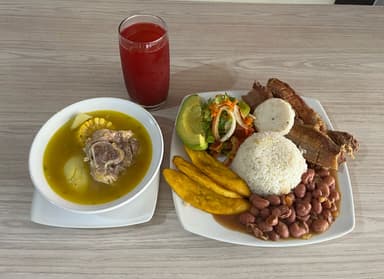 Almuerzo Caserito con Chicharrón