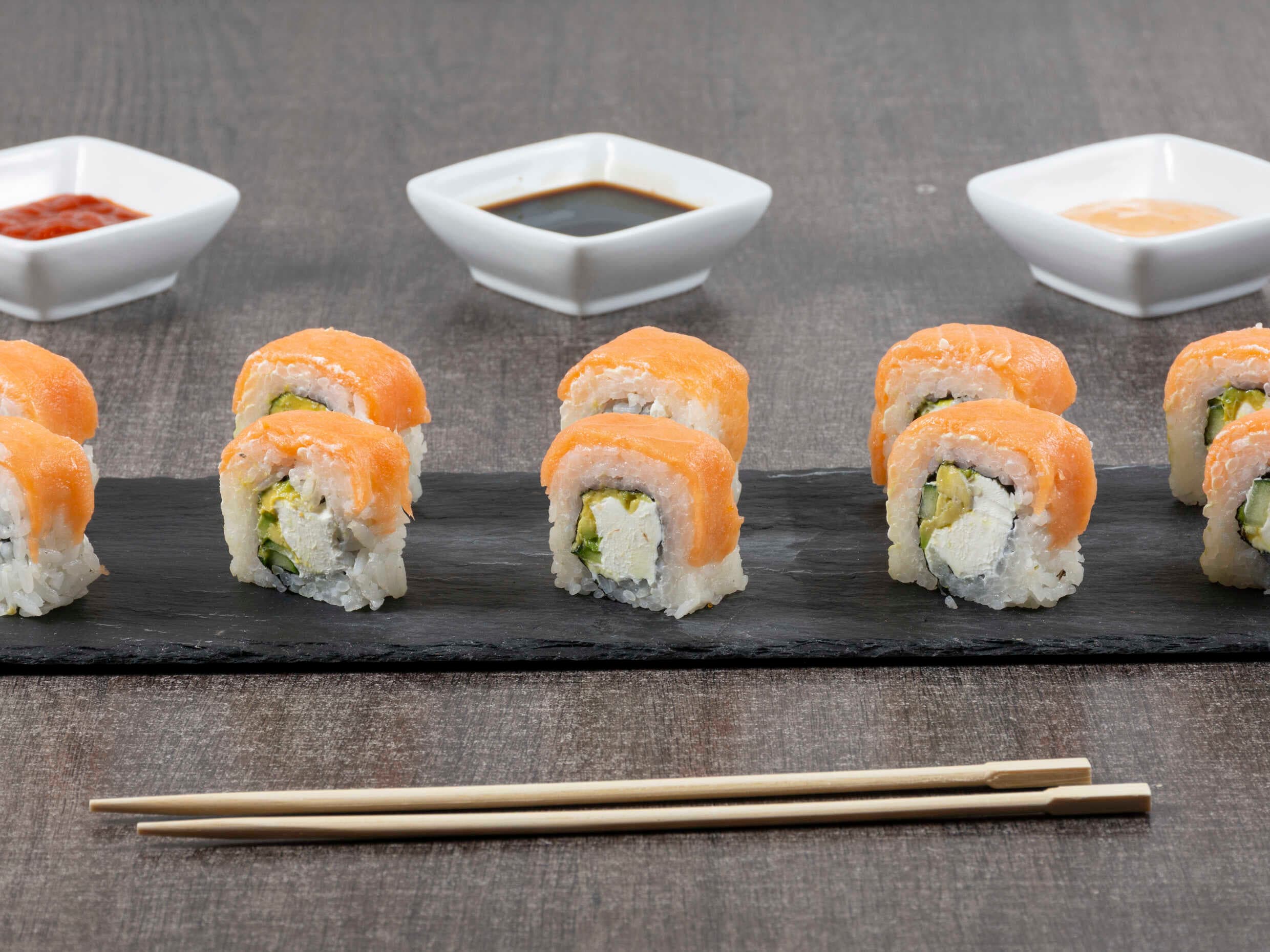 SALMON ROLL