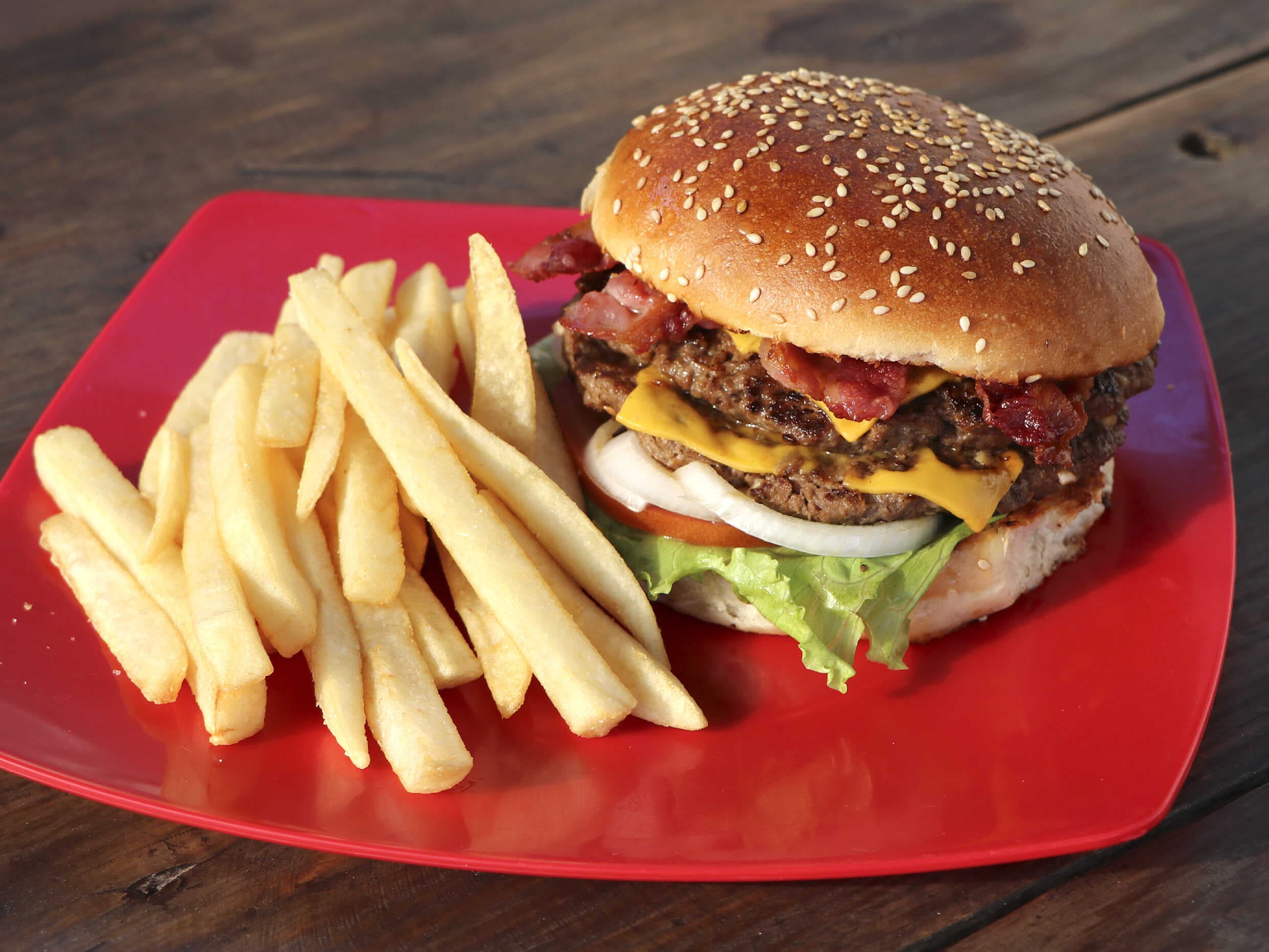 Hamburguesa Super Especial*