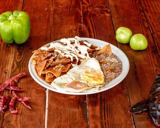 Chilaquiles verdes con huevos