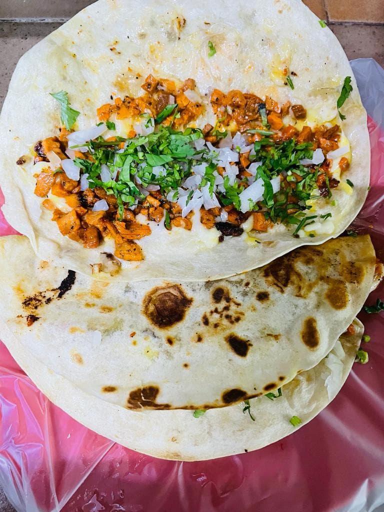 2 Quesadillas de Pastor + Agua del Dia
