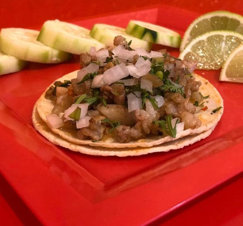 Taco longaniza con queso