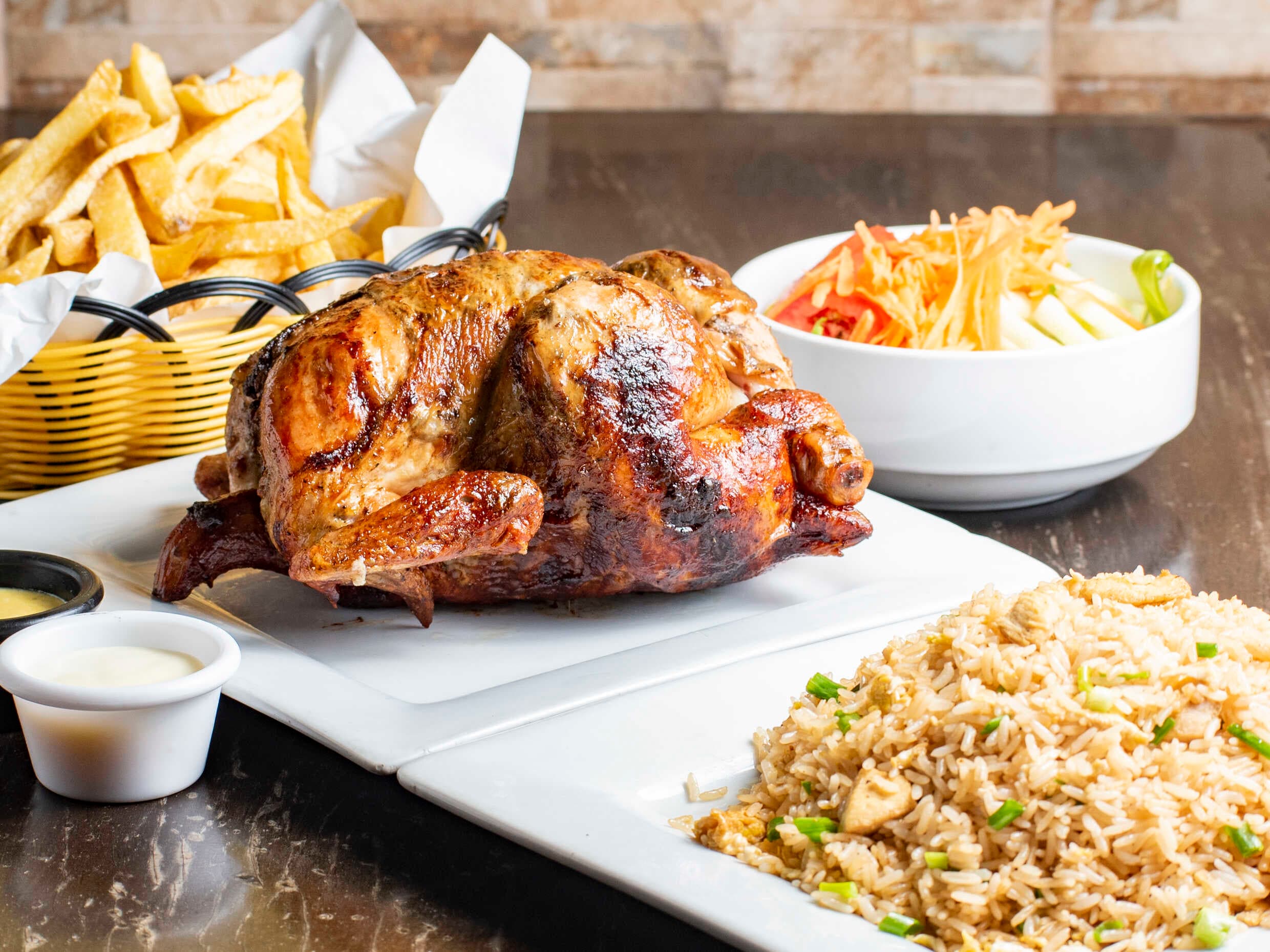 1 Pollo + Papas + Ensald + Chaufa + 1.5 Lt Chicha