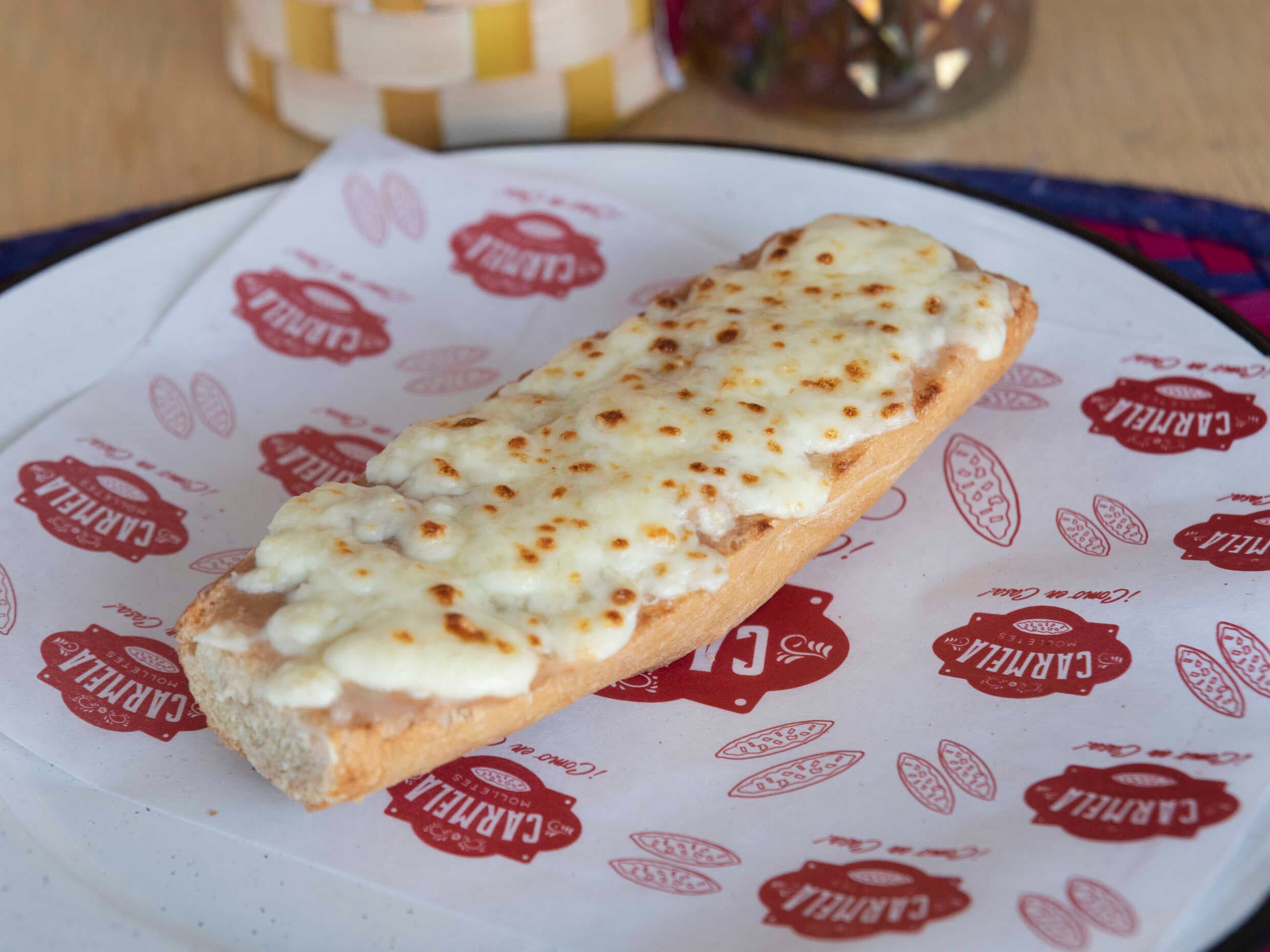 FRIJOLES CON QUESO