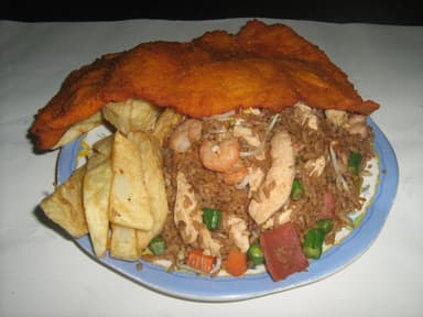 Arroz Chino con Chuleta (Personal).