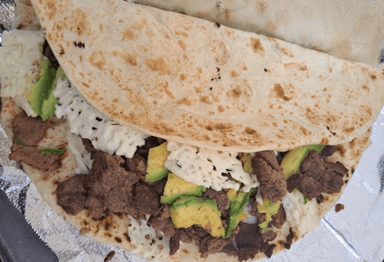 Quesadilla con Bistec Tortilla de Harina Grande