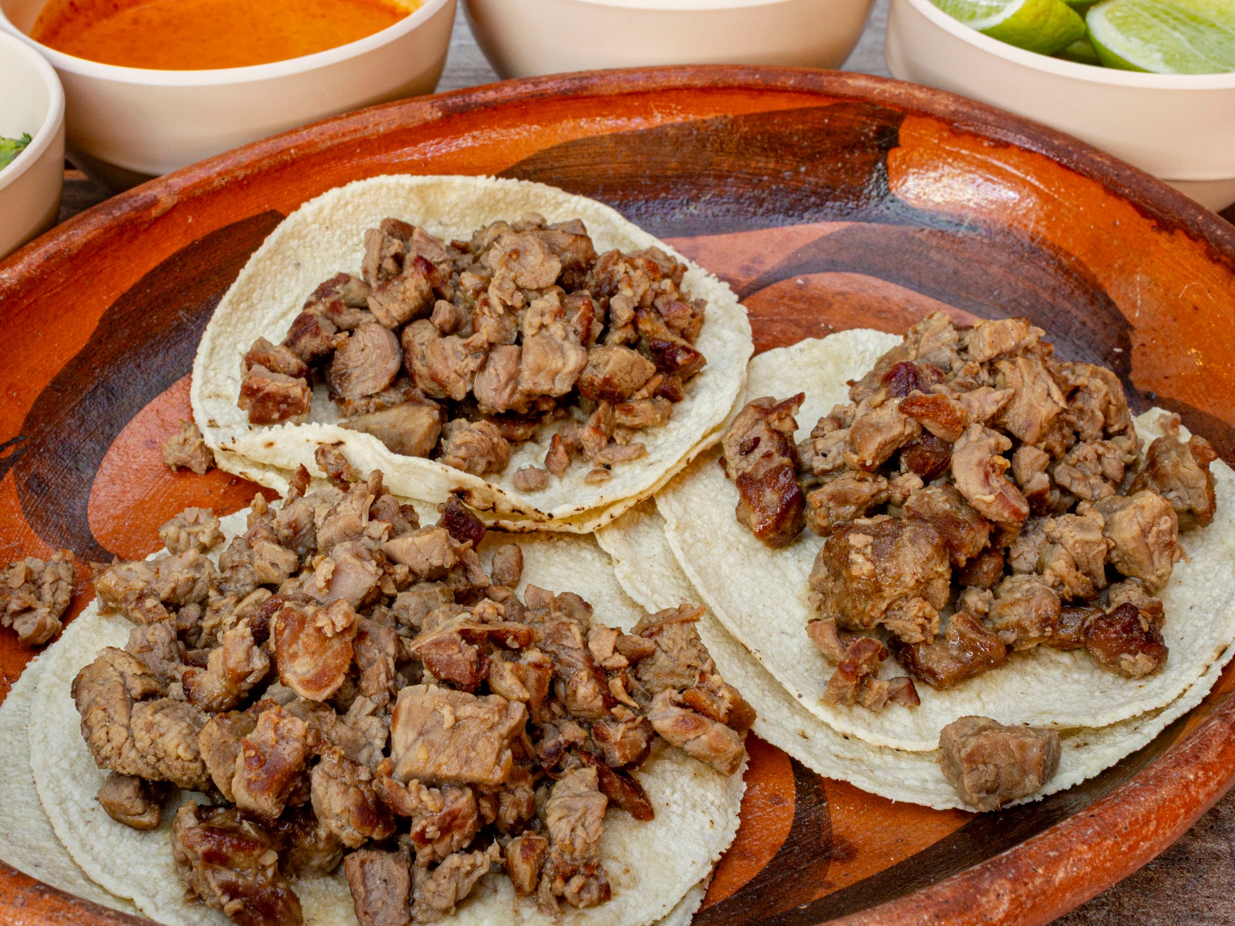 3 TACOS DE BISTEC +1 REFRESCO O AGUA DE SABOR