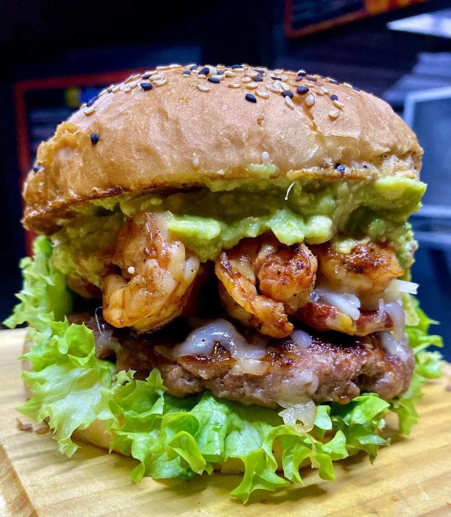 Hamburguesa Mar & Tierra con Papas