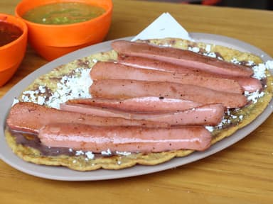 Huarache de Salchicha 30%