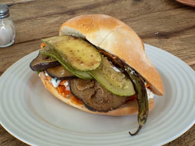 Torta con Chilaquiles Veggi