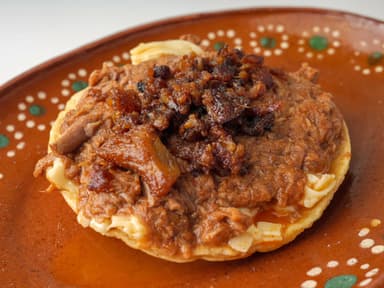 Dorados de birria res hecha ala maya.