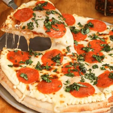 Pizza Estofada Pepperoni, Tomate y Albahaca Peq
