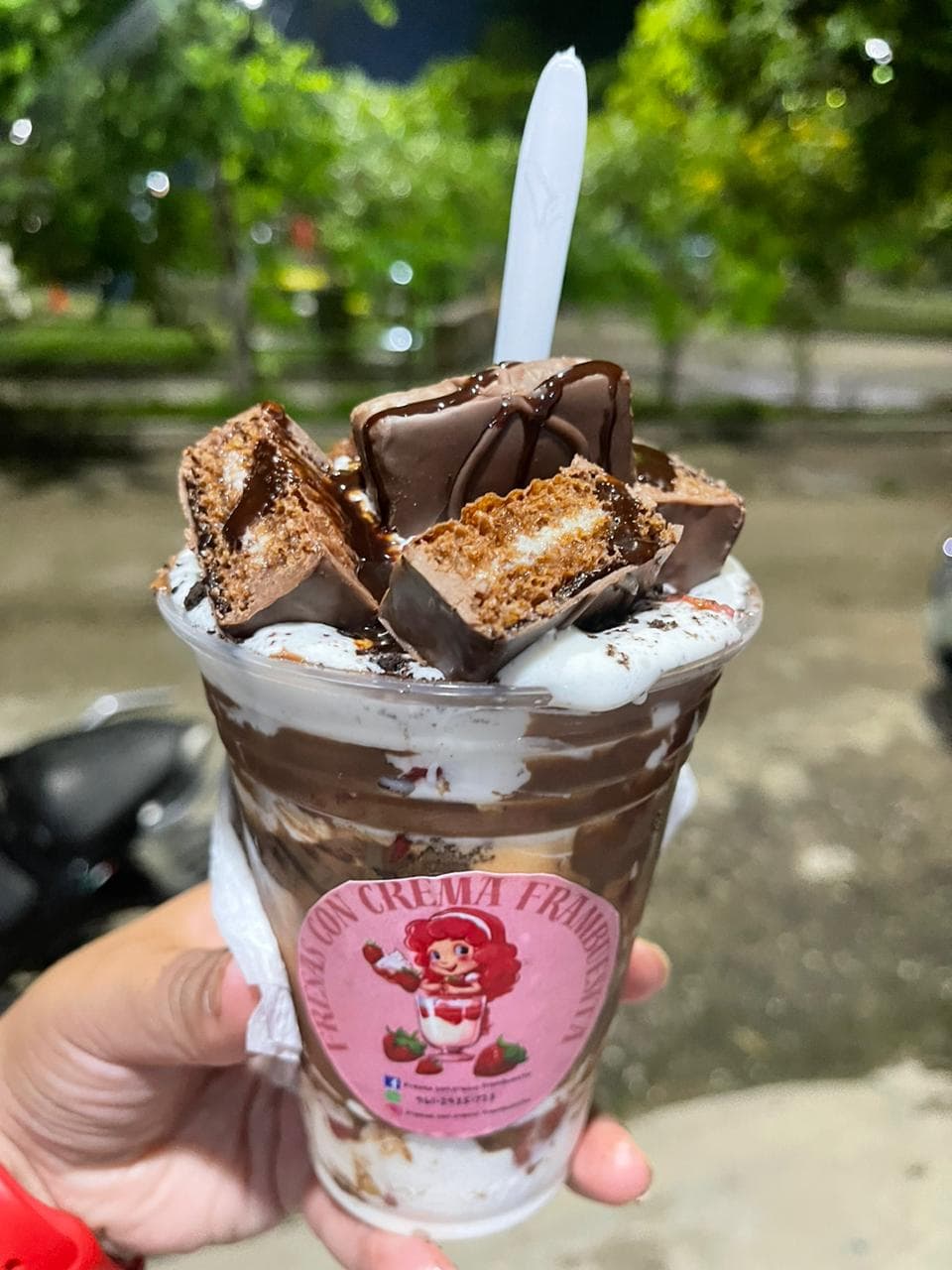 Fresas con Crema Premium Mediano 14Oz