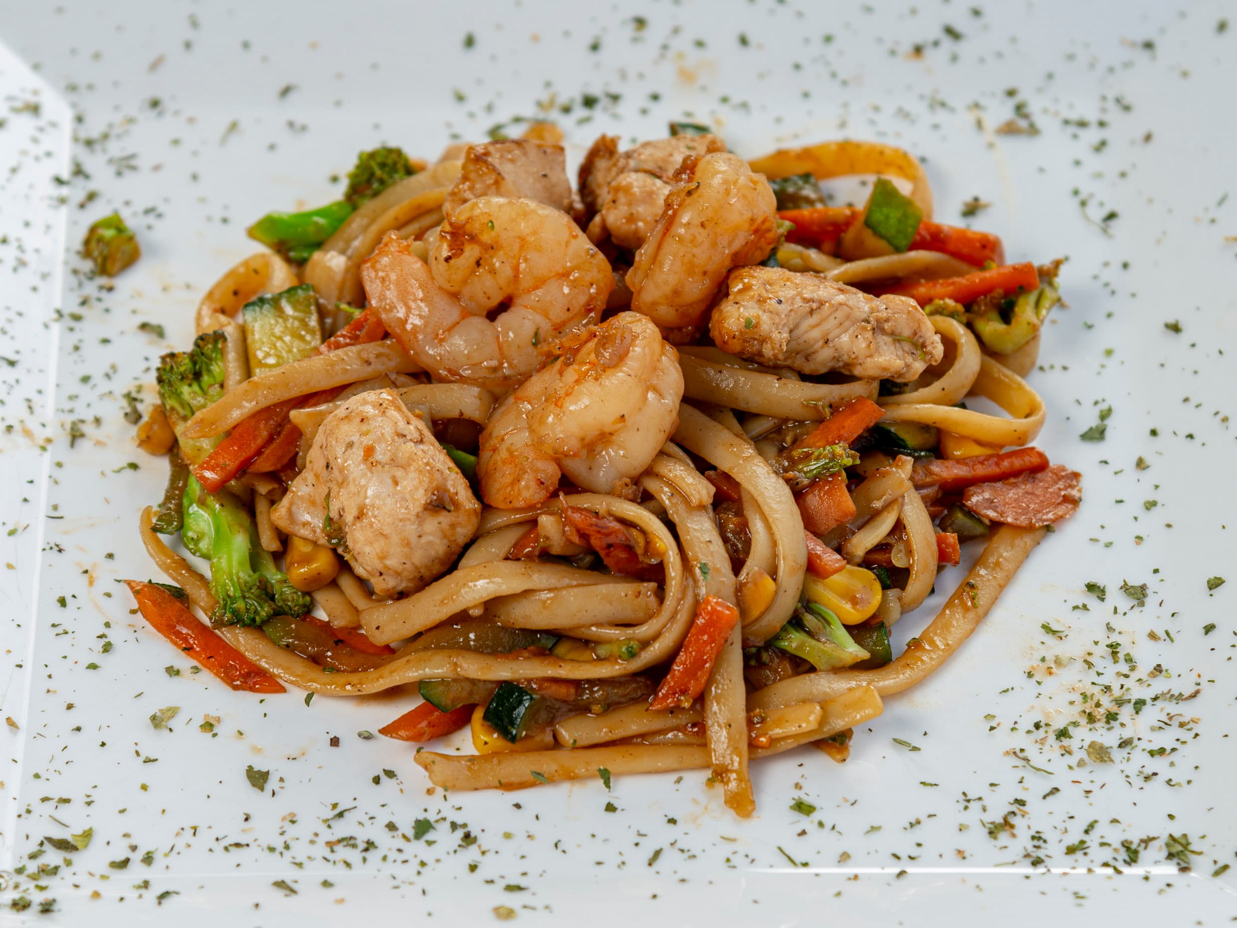 Fetuccini  Pollo  y Camarones