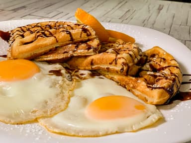 Waffles con Huevo