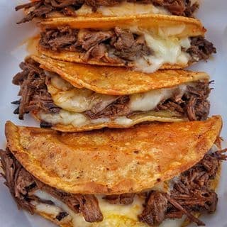 Quesataco de barbacoa Dorado