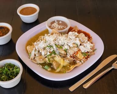 Combo chilaquiles con pollo + bebida