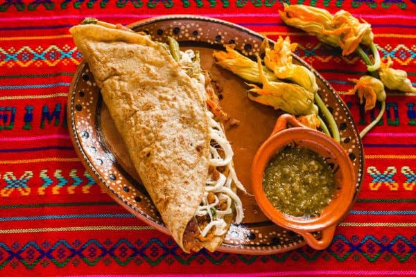 Quesadilla de tinga de pollo