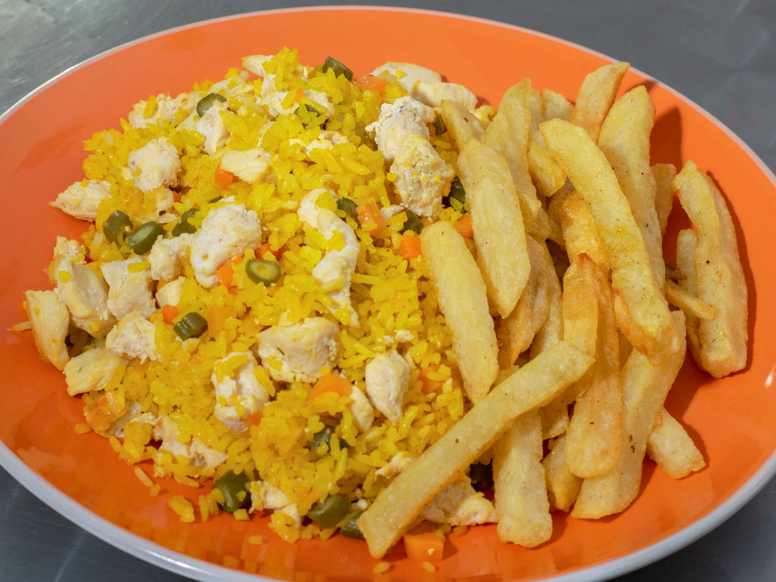Arroz con Pollo y Papas a la Francesa Personal