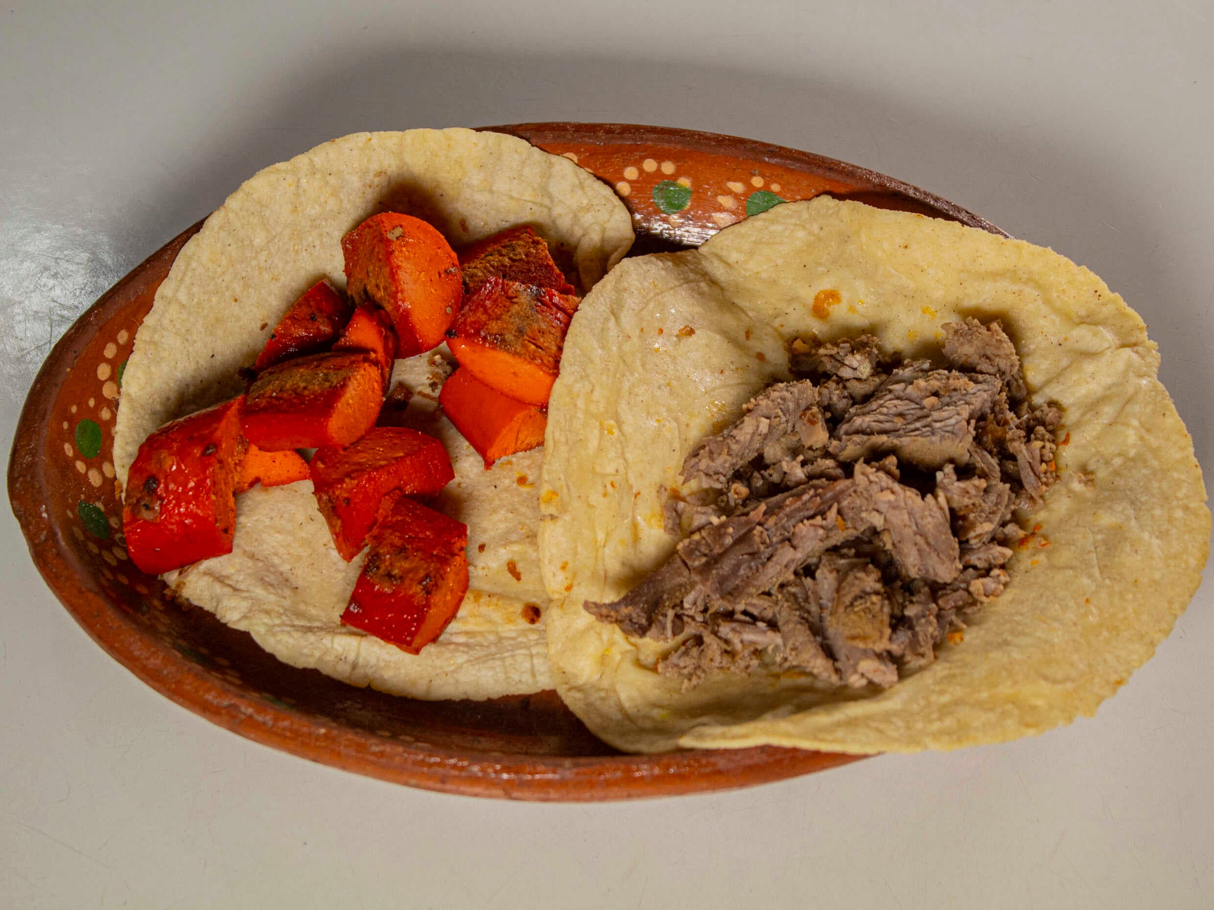 Taco Especial Arrachera con Salchicha