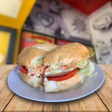 Sándwich Simple de Lomito y Huevo
