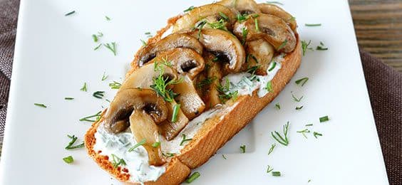 Pan con Ajo, Queso y Champiñón