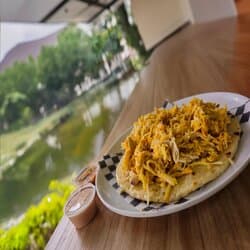 Arepa con Pollo