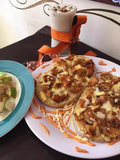 Molletes de Pechuga Marinada