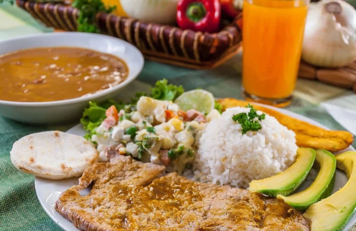 Almuerzo Ejecutivo Con Carne Sudada