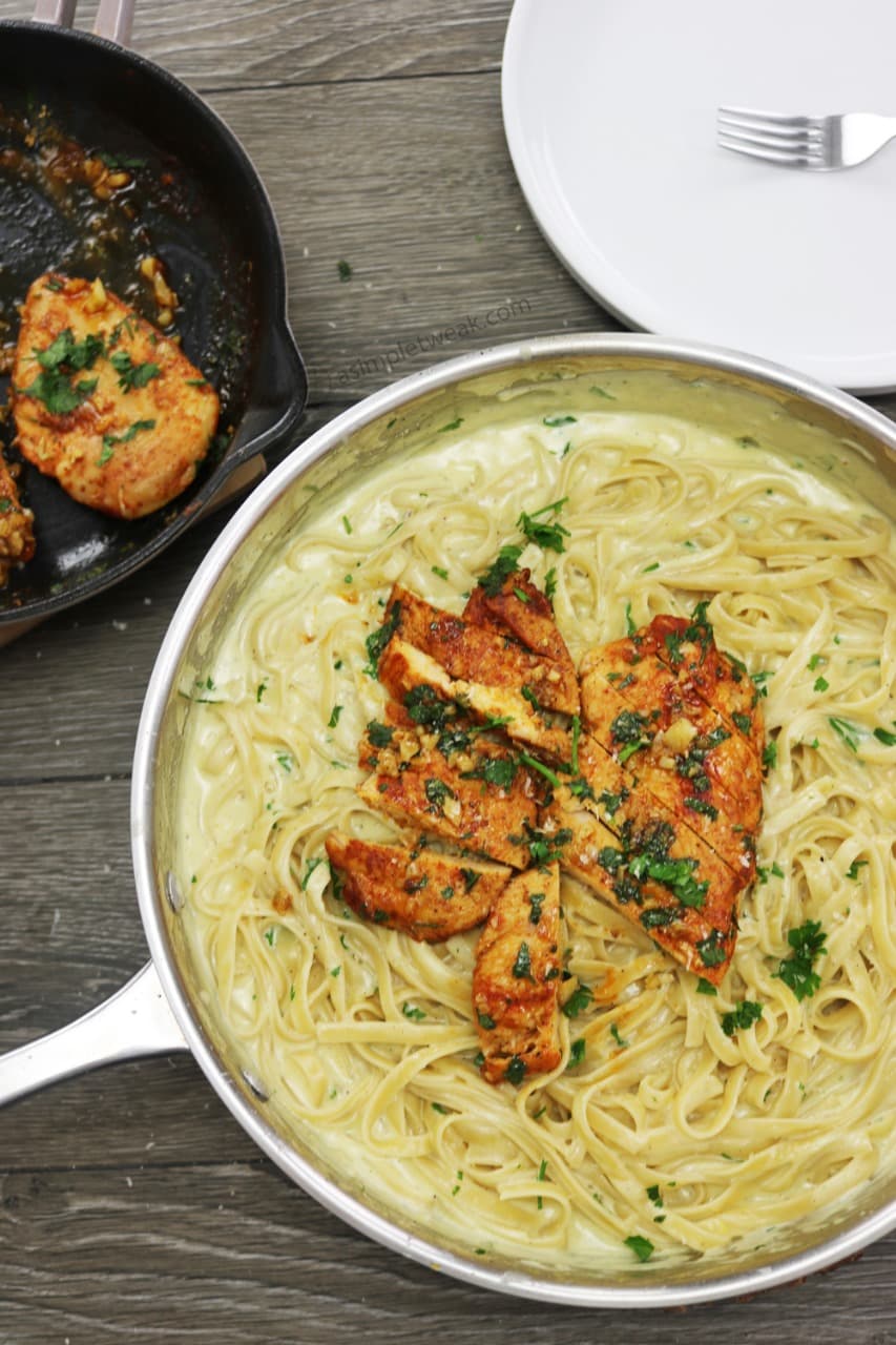 Spaghetti a lo Alfredo con Pollo o Bistec