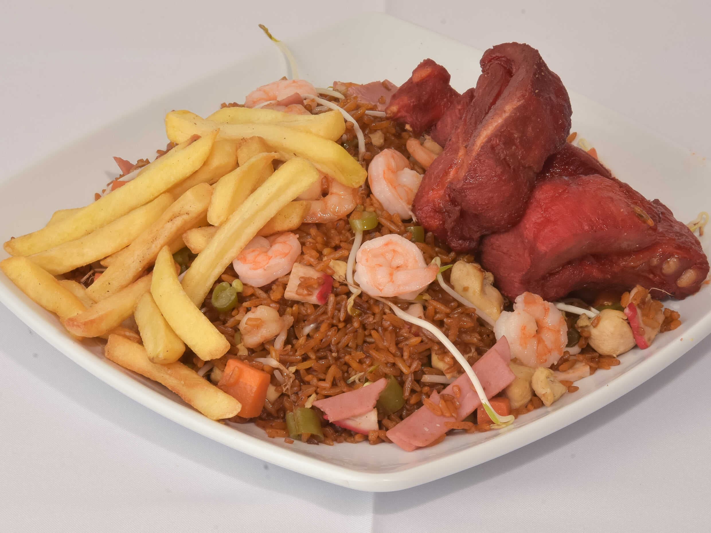 Arroz Chino Mega (9porc) + 300gCostilla+100gpapits