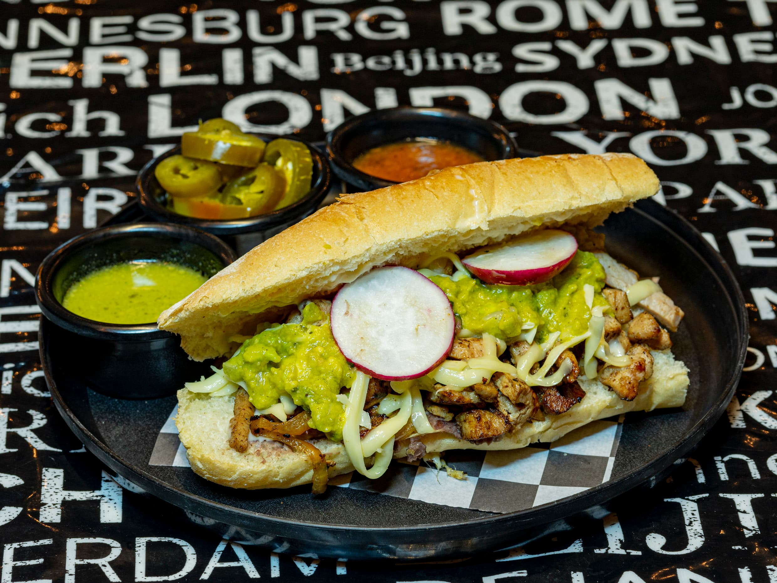 Torta con queso y guacamole