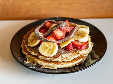 3 Hot Cakes Fresa y Platano con NUTELLA