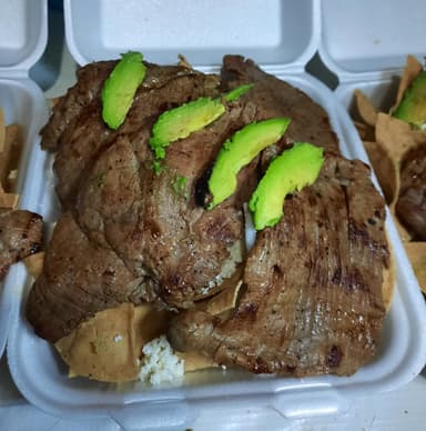 Chilaquiles con Arrachera.