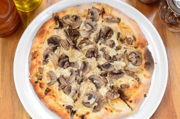 Pizza Clásica Pollo con Champiñones