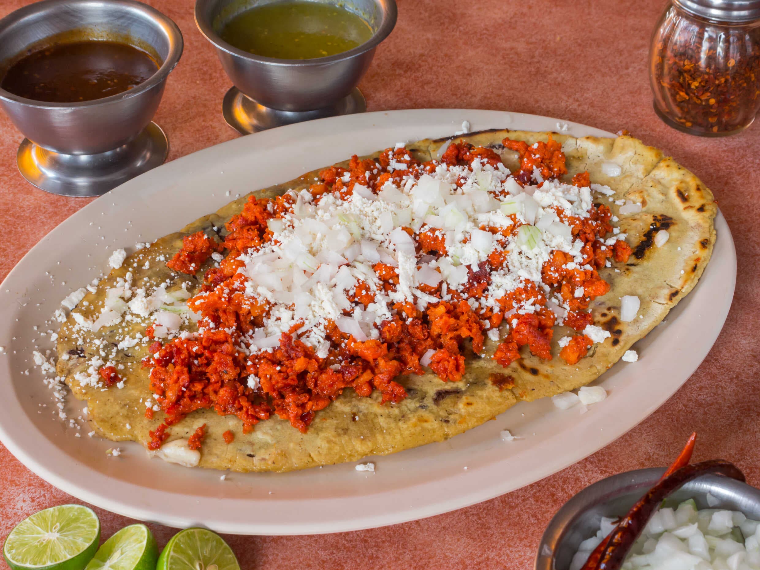Huarache con Longaniza