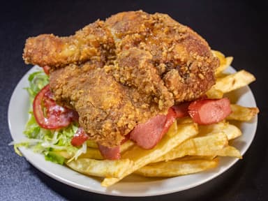 Pierna Broaster con Hot Dog