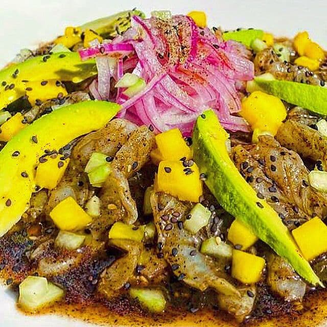 Aguachile Negro con Mango