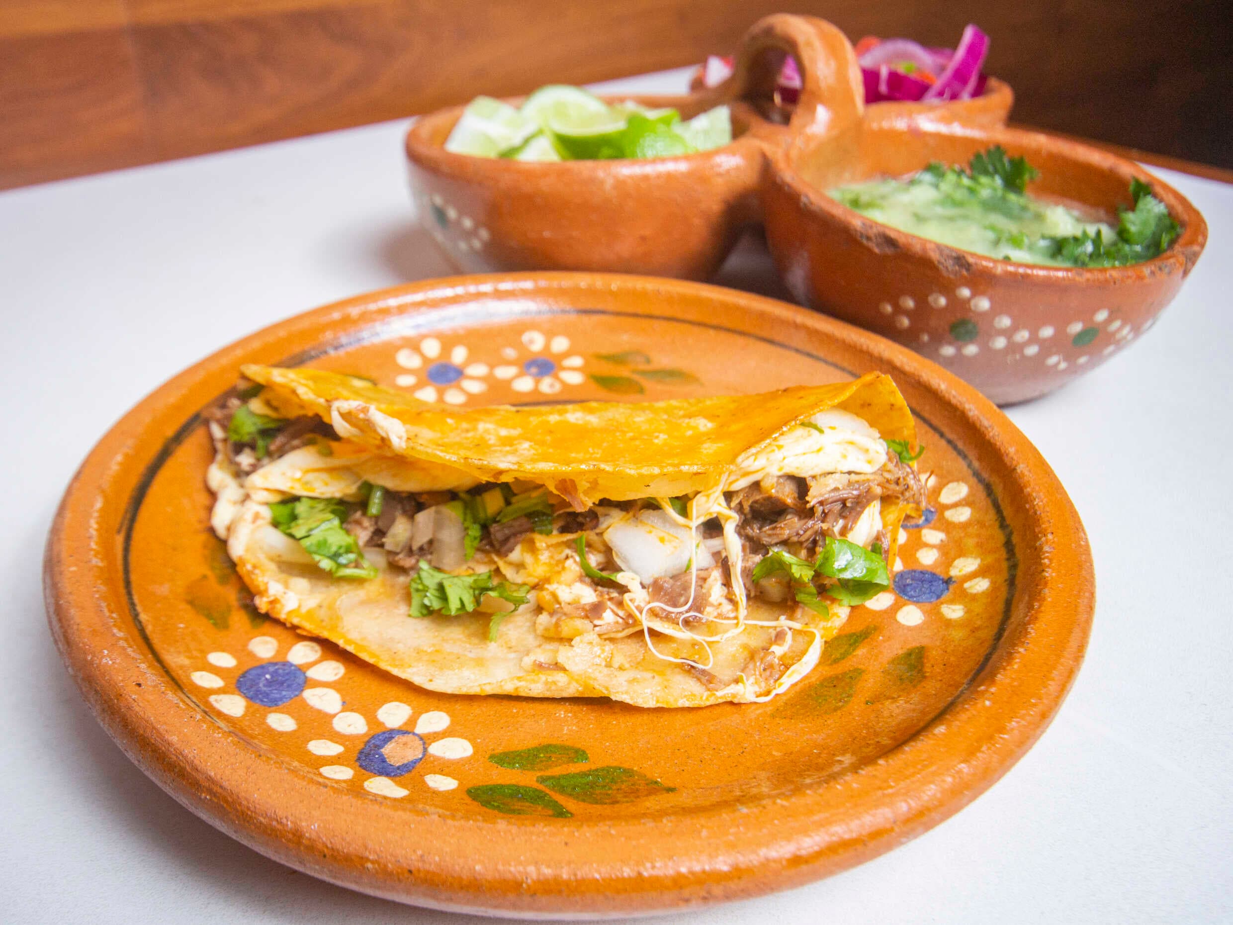 Taco de Birria con Queso