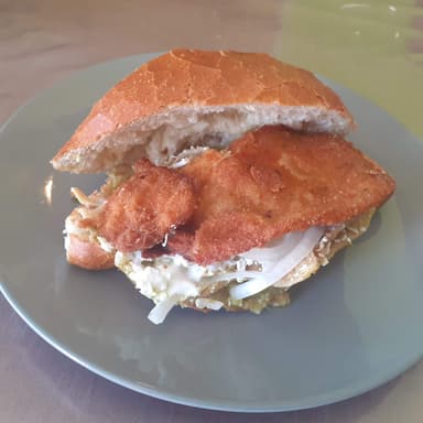 Torta de Chilaquiles Con Carne Asada