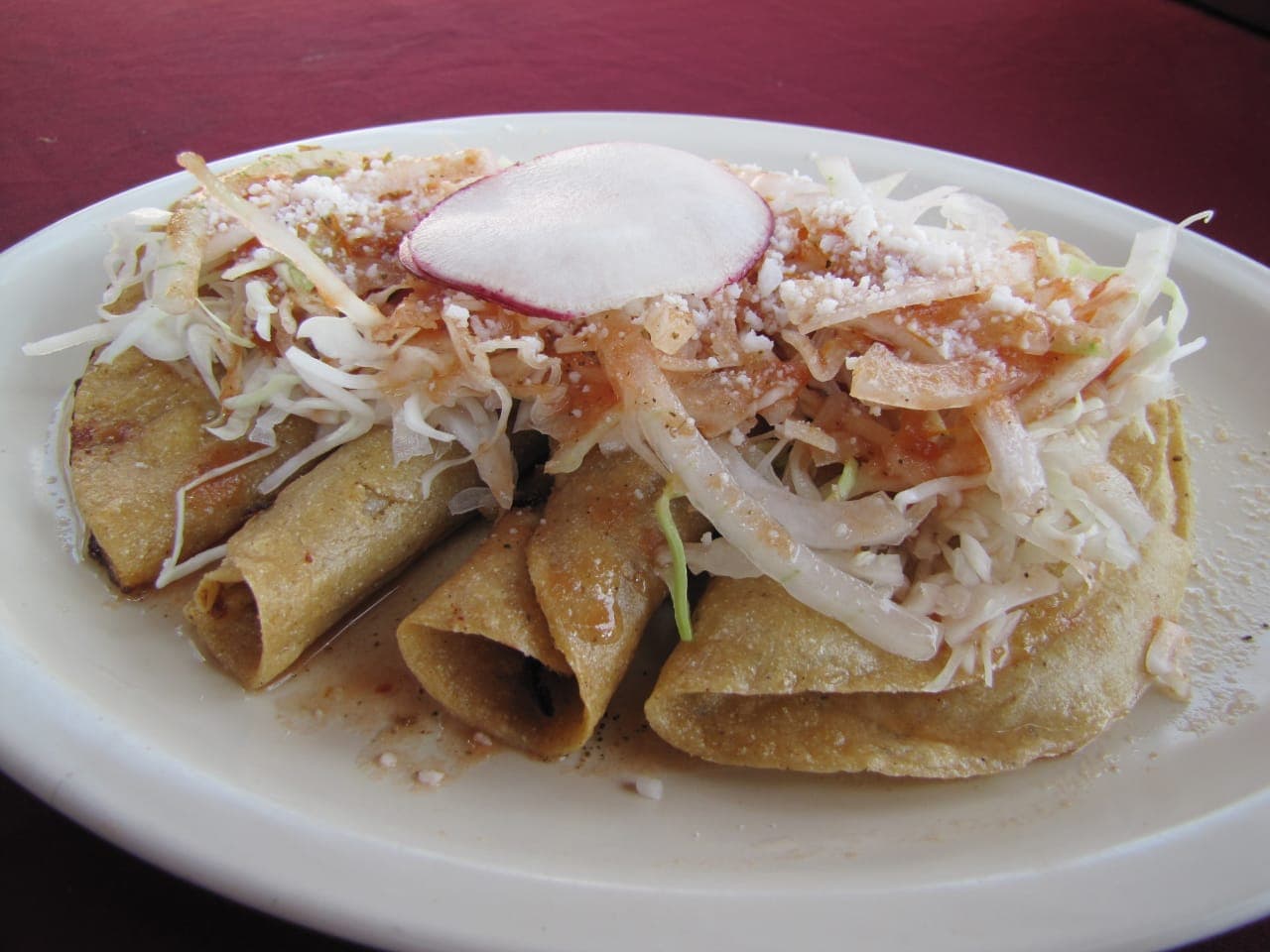 TACO DORADO CON CARNE