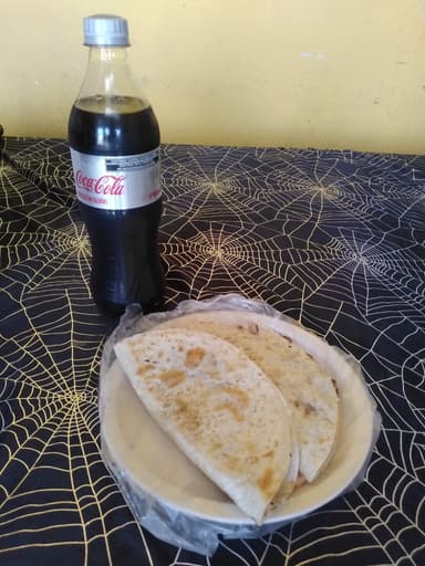 Quesadilla de Alambre con Queso