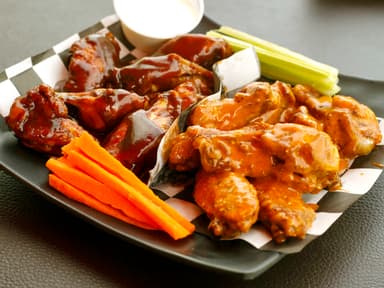 Combo (Alitas y Papas Gajo).
