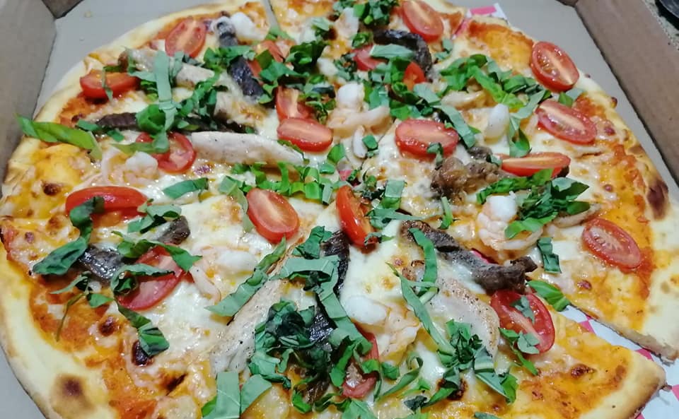 Pizza Mar y Tierra Mediana