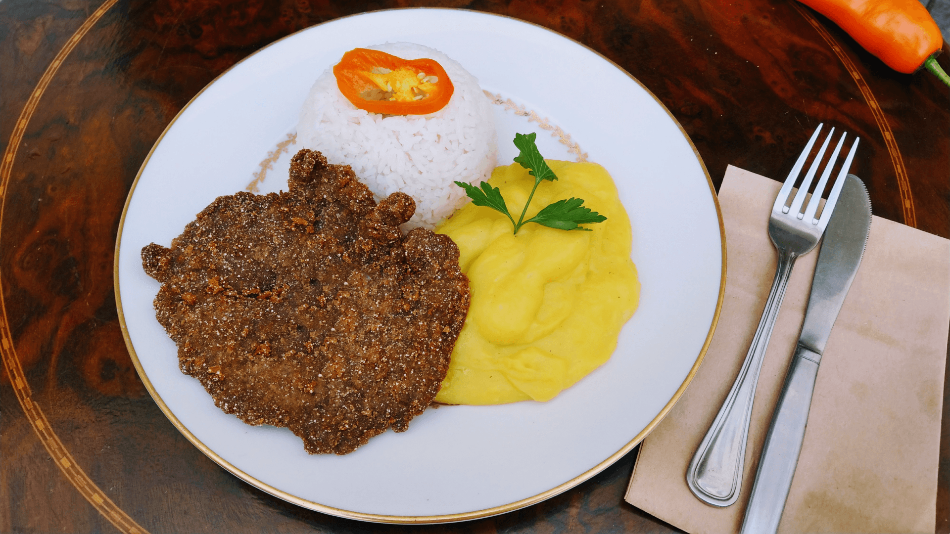 Puré con Bistec Apanado