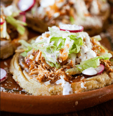 Sopes con guisado
